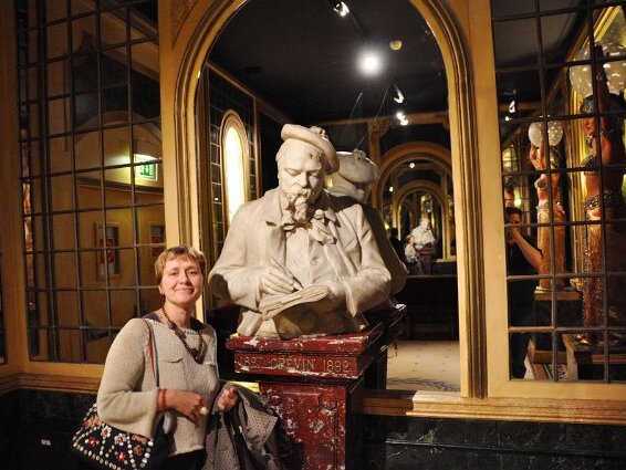 Au Musee Grevin
