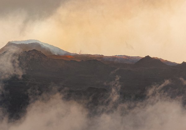Jour 03, Lundi 19 au Piton de la Fournaise vers la plaine des Palmiste puis au gite de Belouve Jour 03, Lundi 19 au Piton de la Fournaise vers la plaine des Palmiste puis au gite de Belouve